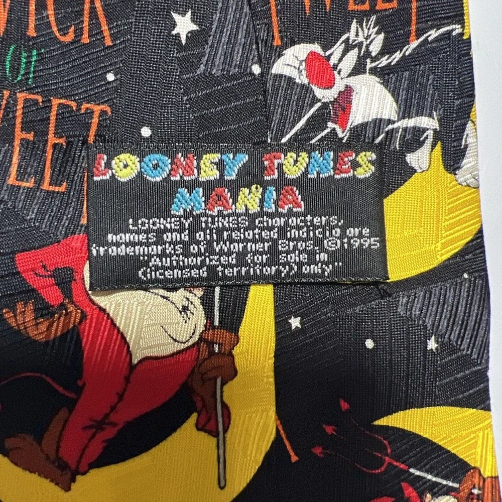 Looney Tunes‎ Halloween Necktie Bugs Bunny Sylvester Daffy Duck Twick or Tweet